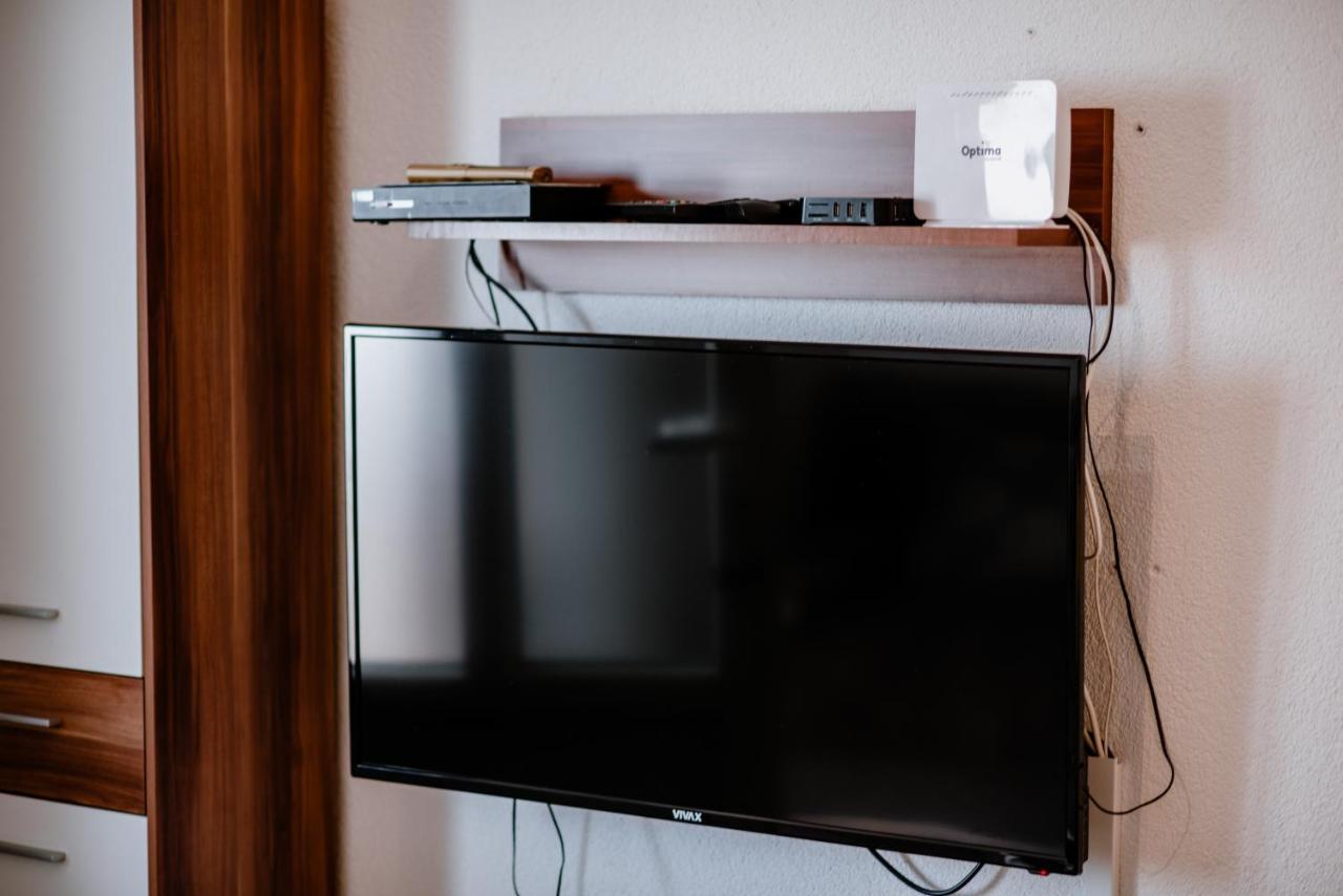 Apartmens Leona Karlobag Kültér fotó