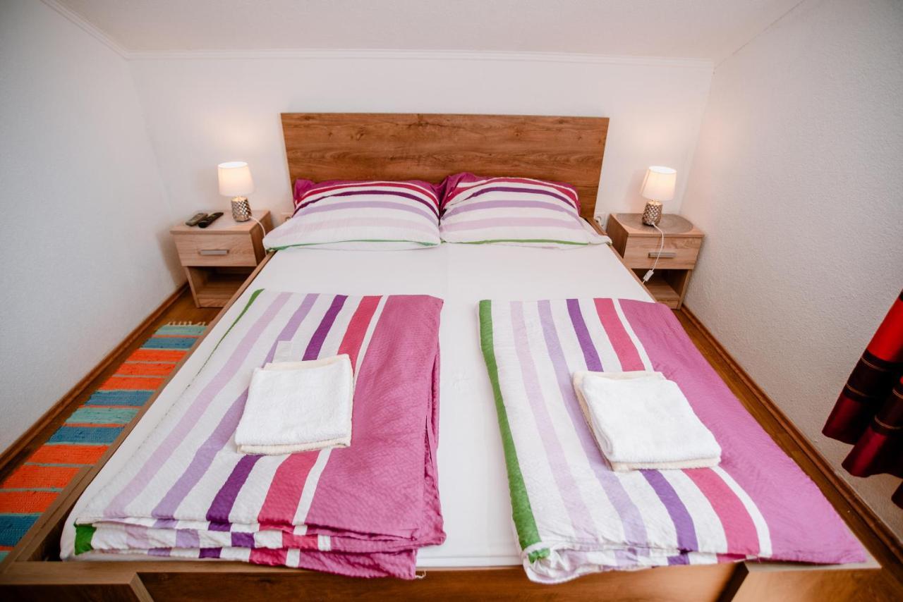 Apartmens Leona Karlobag Kültér fotó