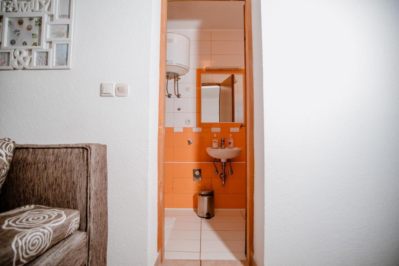Apartmens Leona Karlobag Kültér fotó