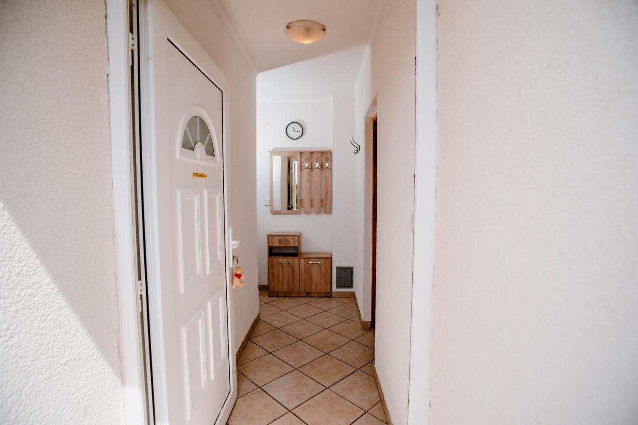 Apartmens Leona Karlobag Kültér fotó