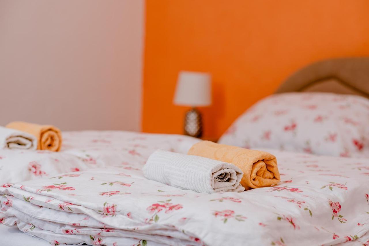 Apartmens Leona Karlobag Kültér fotó