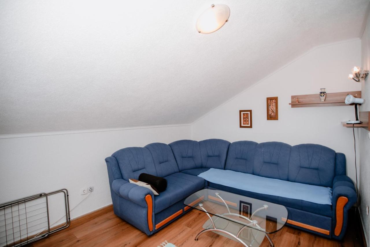 Apartmens Leona Karlobag Kültér fotó