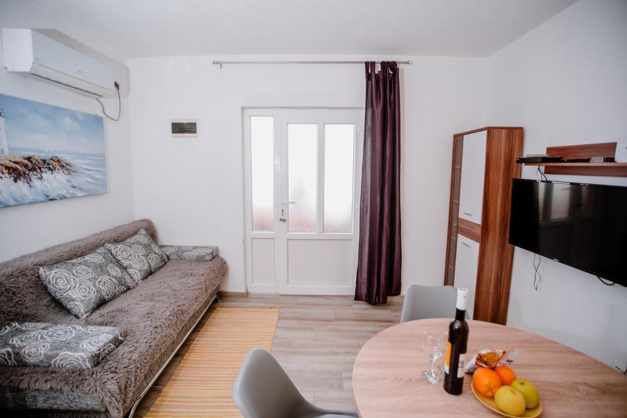 Apartmens Leona Apartman Karlobag Kültér fotó