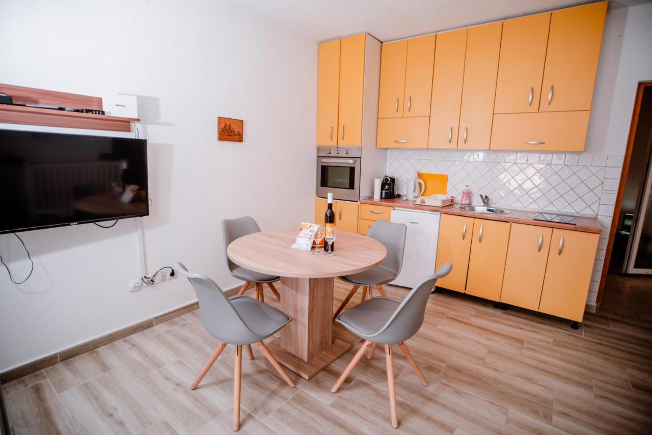 Apartmens Leona Apartman Karlobag Kültér fotó