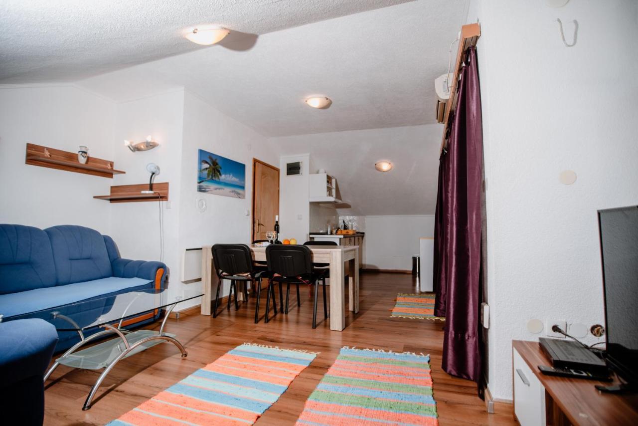 Apartmens Leona Karlobag Kültér fotó