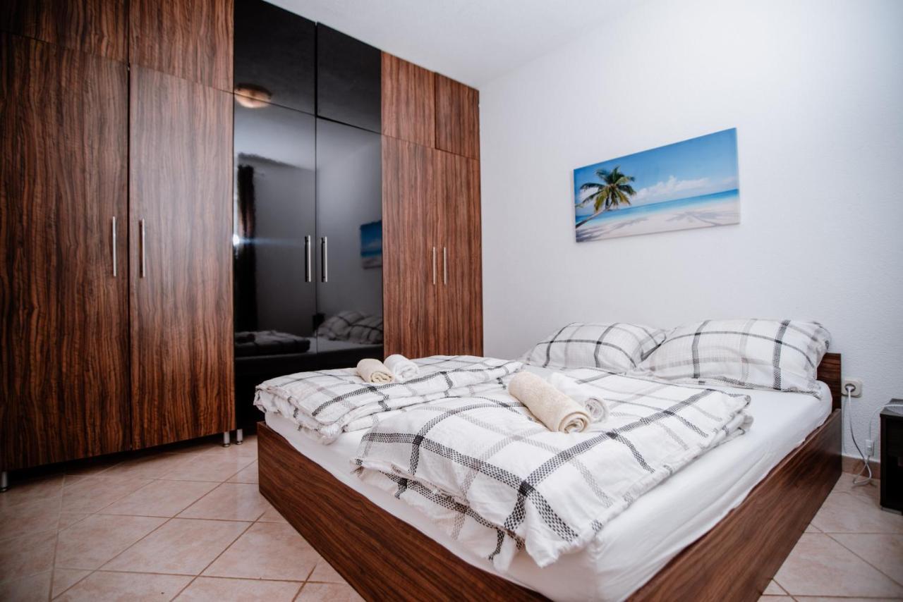Apartmens Leona Karlobag Kültér fotó