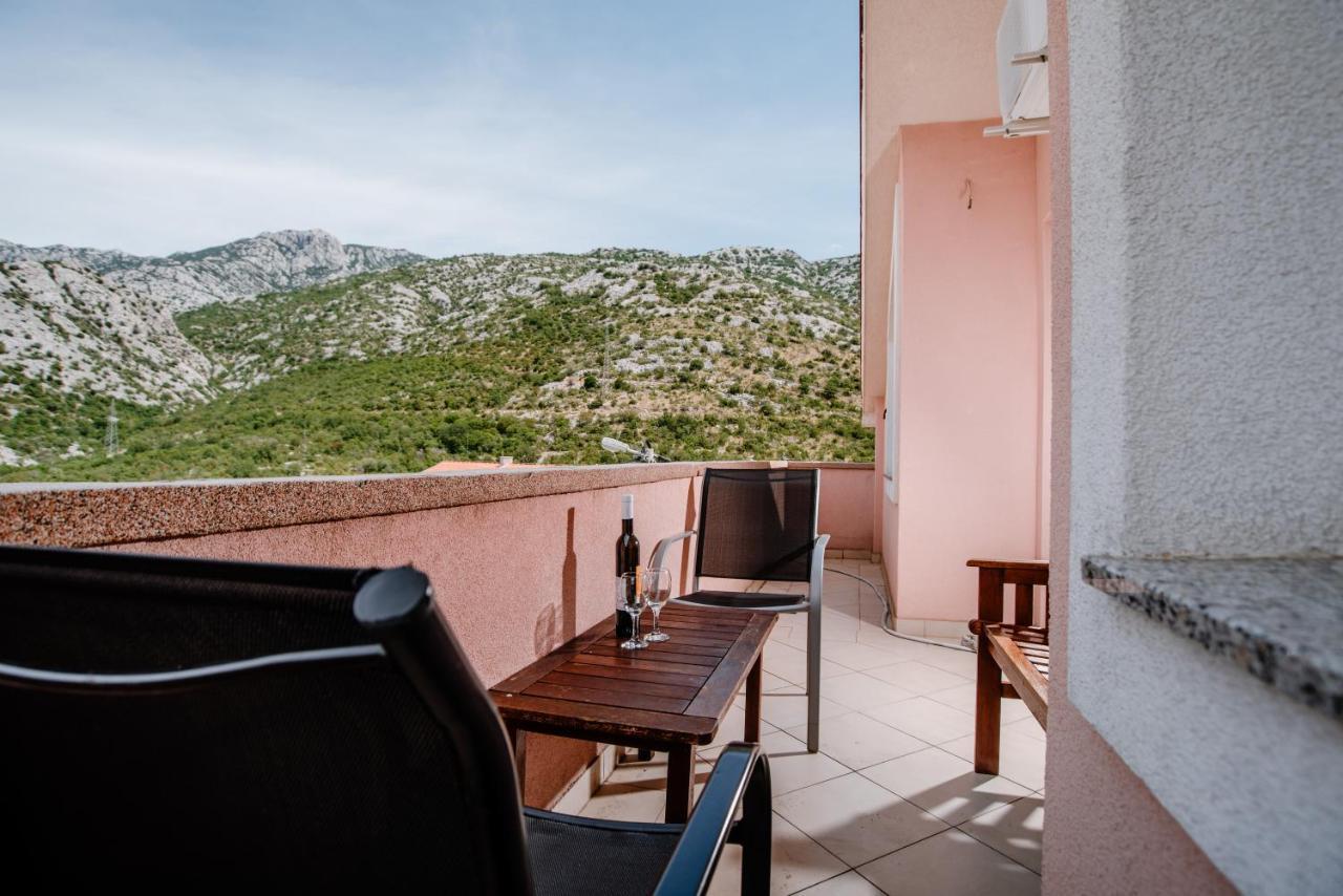 Apartmens Leona Karlobag Kültér fotó