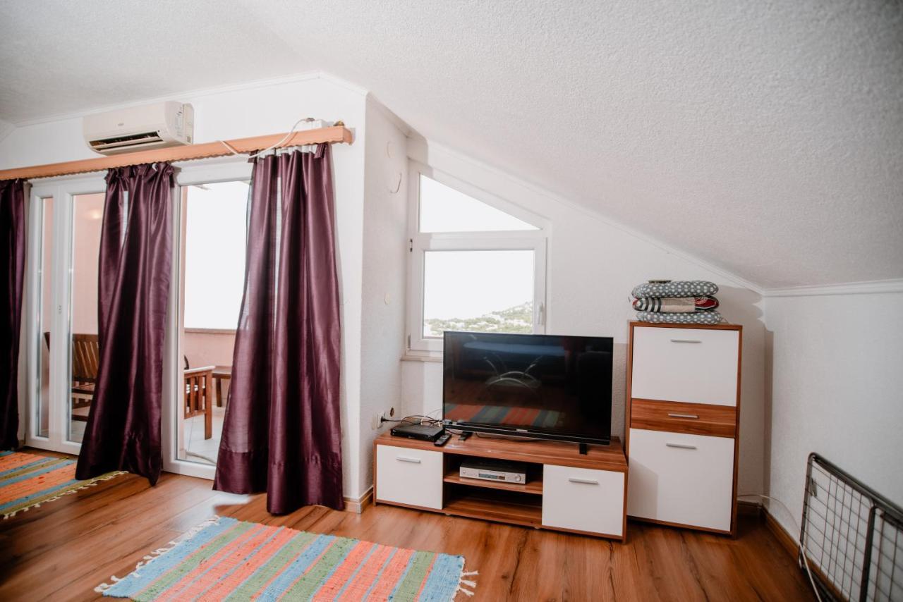 Apartmens Leona Karlobag Kültér fotó
