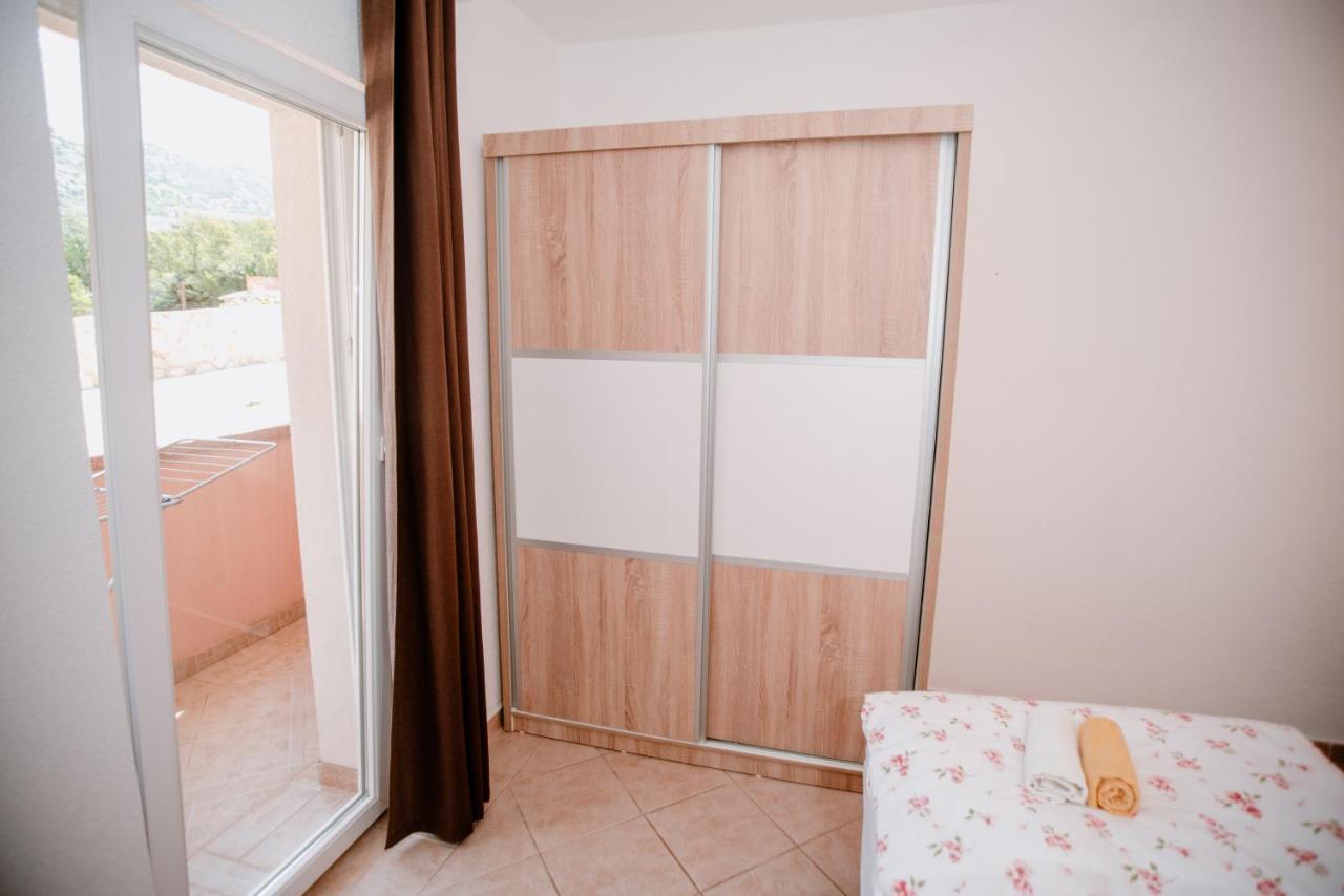 Apartmens Leona Karlobag Kültér fotó