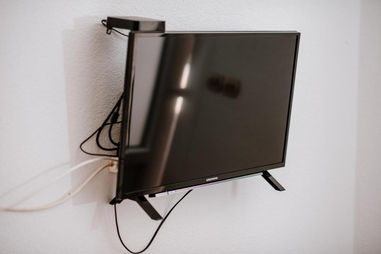 Apartmens Leona Karlobag Kültér fotó