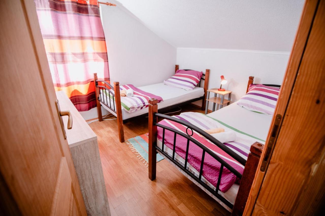 Apartmens Leona Karlobag Kültér fotó