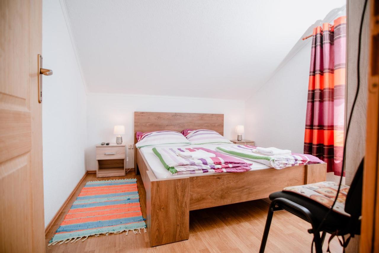 Apartmens Leona Karlobag Kültér fotó