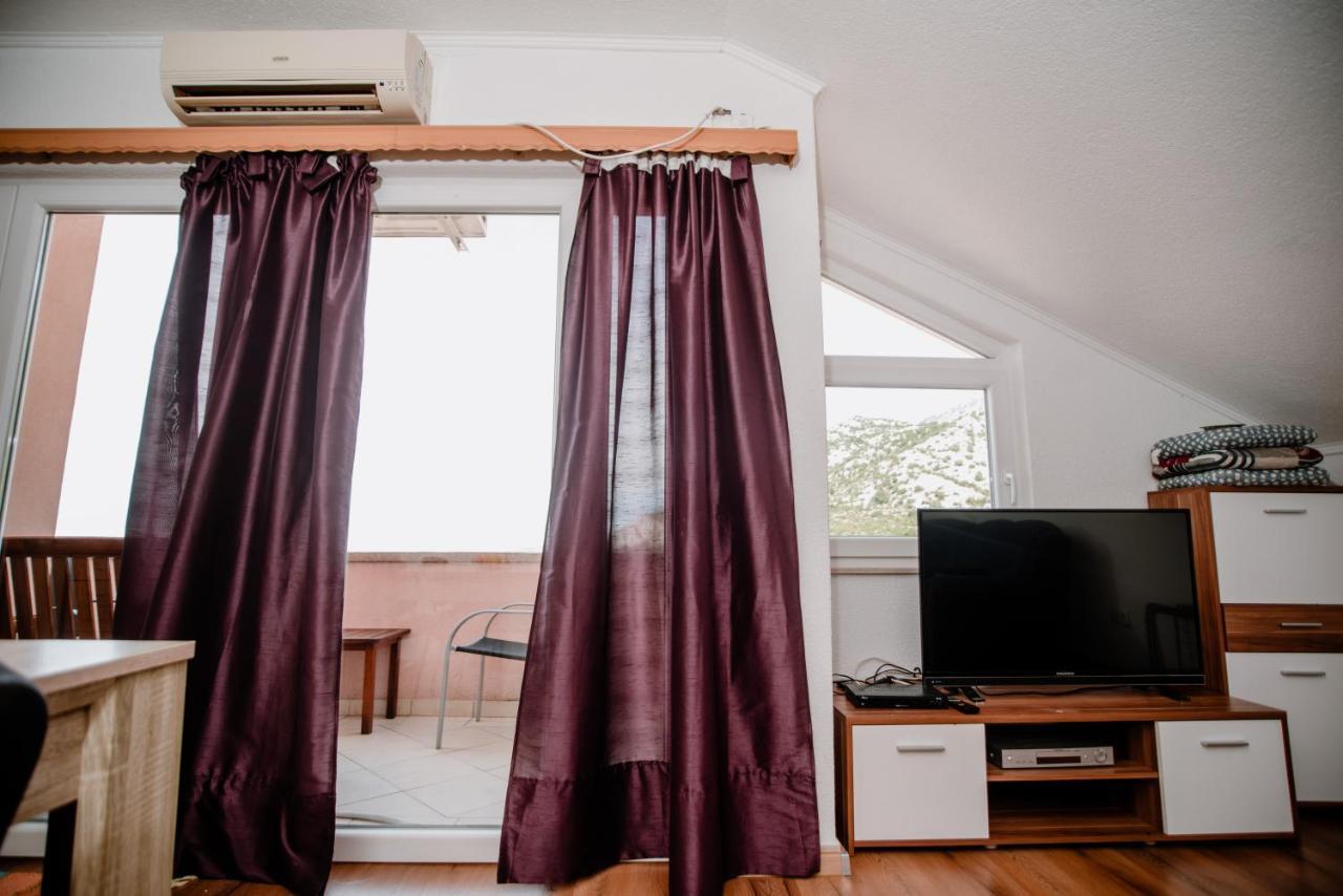 Apartmens Leona Karlobag Kültér fotó