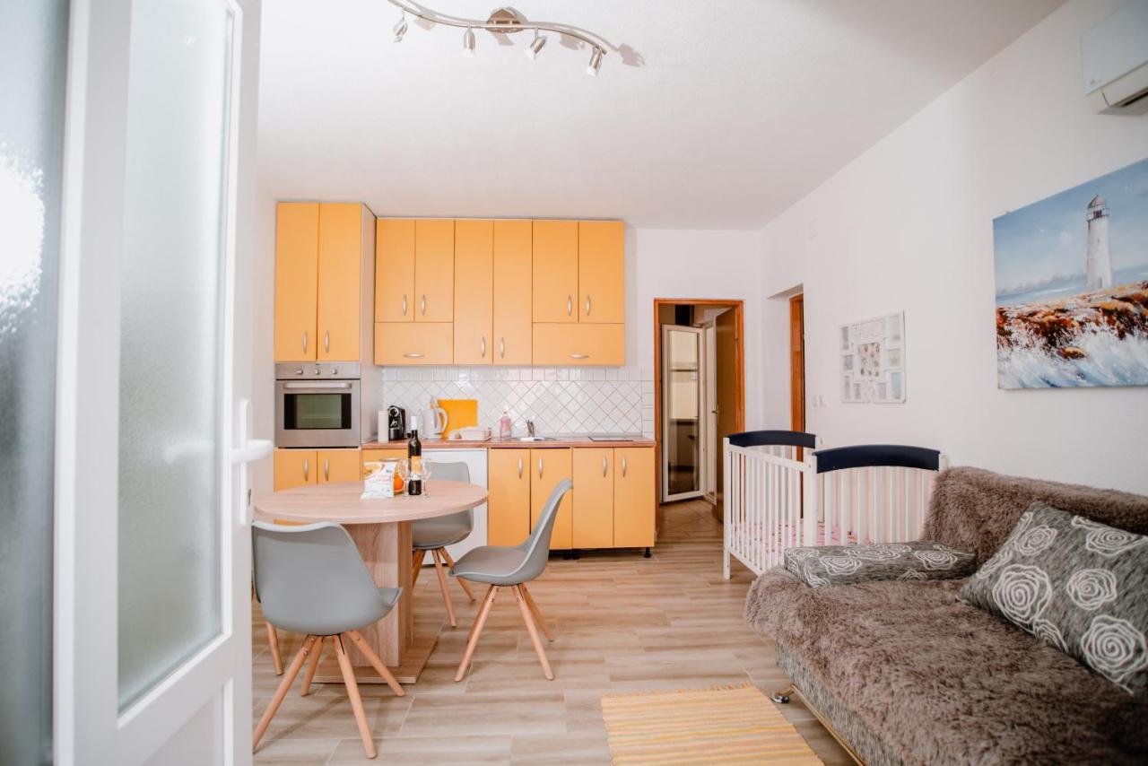 Apartmens Leona Karlobag Kültér fotó