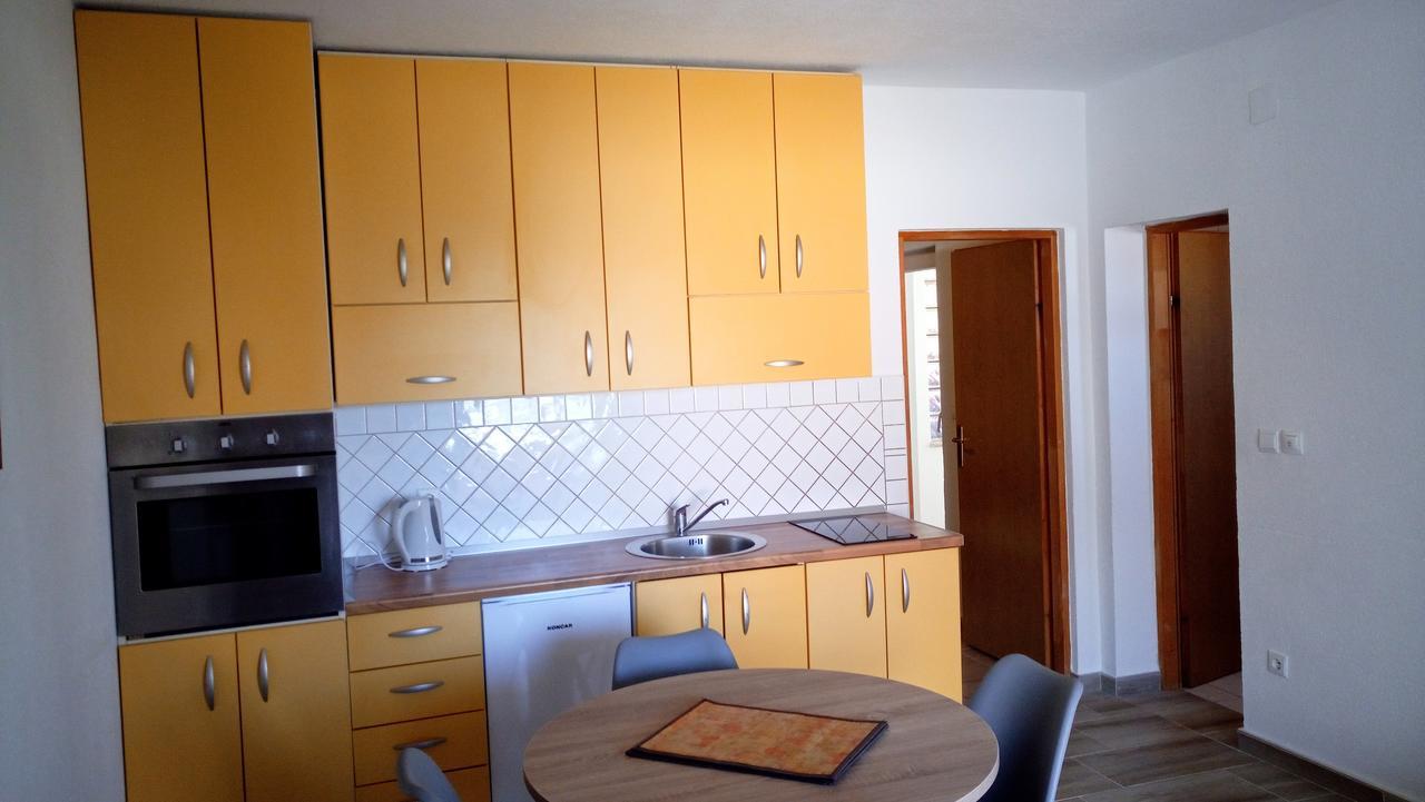 Apartmens Leona Karlobag Kültér fotó